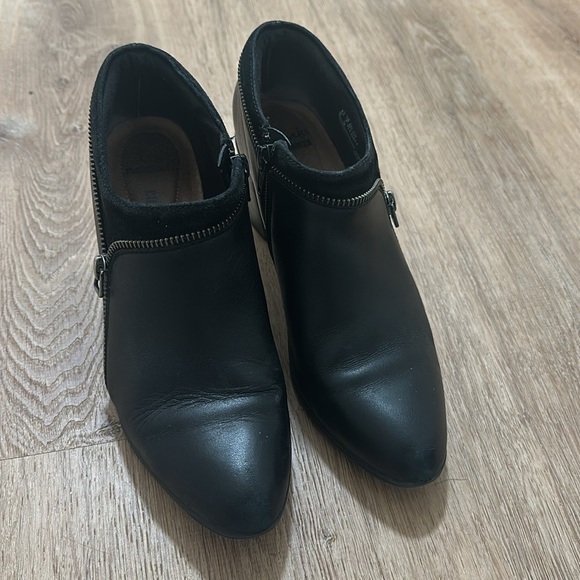 CLARKS | Araya Morgan Black Leather Ankle Boots - Picture 5 of 10